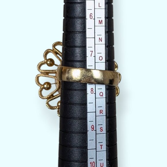 V. Uncas Bakelite Cabochon Floral Ring - Picture 8 of 8